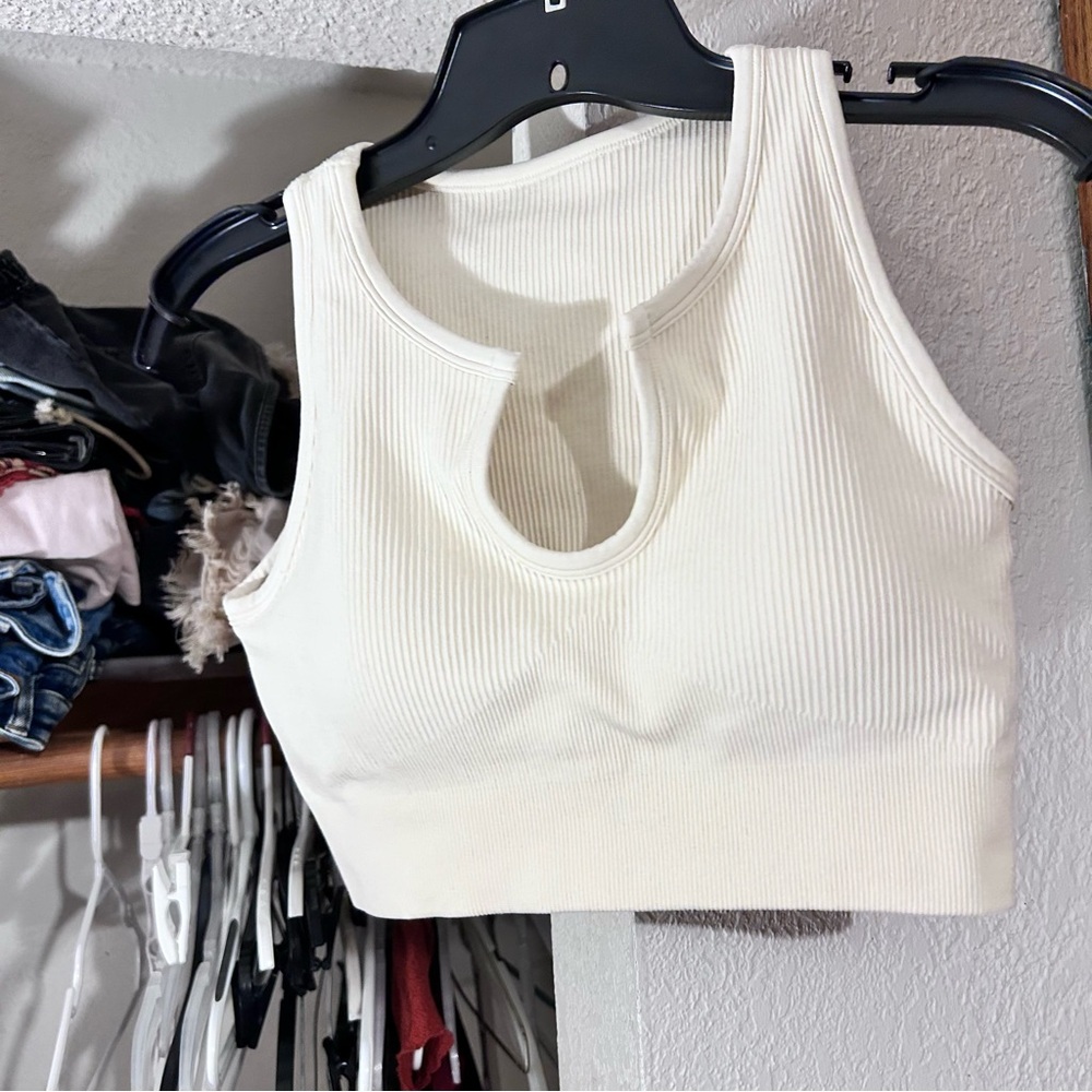 nwot cream padded crop tank top